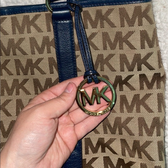 Michael Kors Tote Bag - Picture 4 of 7